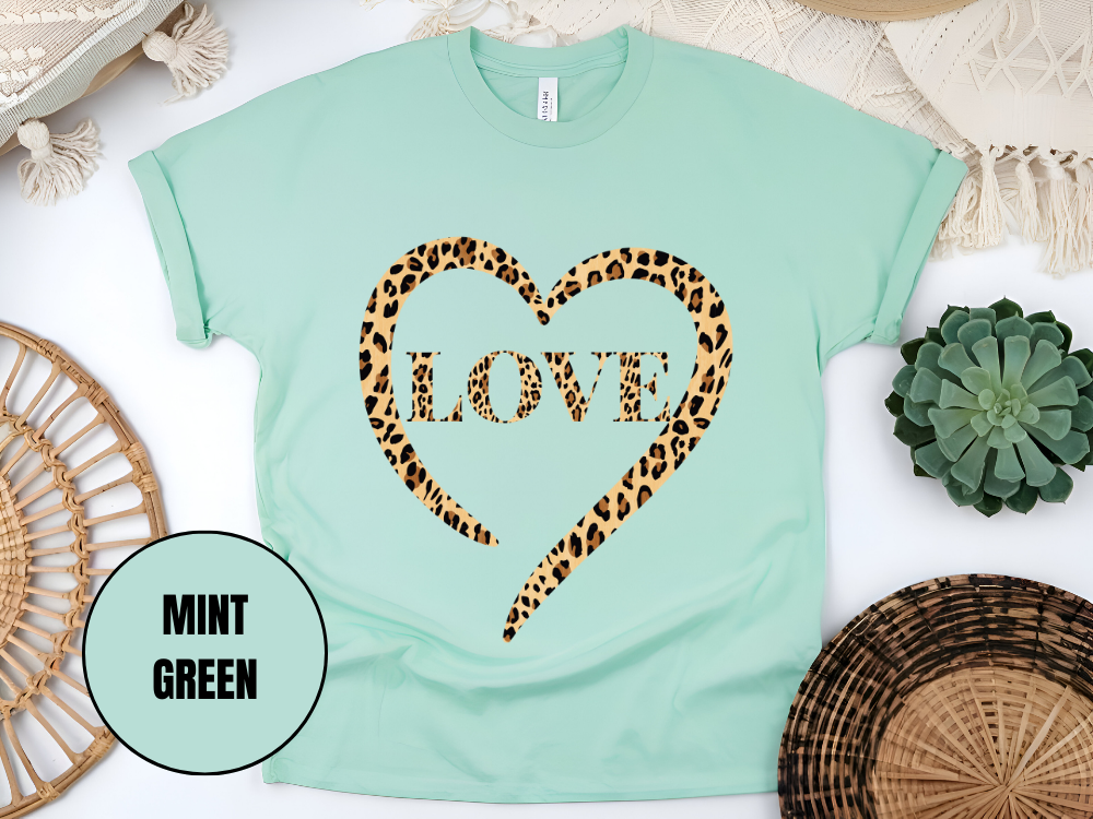 "Love Leopard Design" T-Shirt, (Gildan 5000) VD076