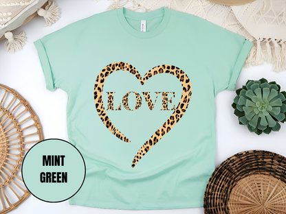 "Love Leopard Design" T-Shirt, (Gildan 5000) VD076