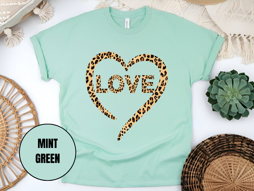 "Love Leopard Design" T-Shirt, (Gildan 5000) VD074