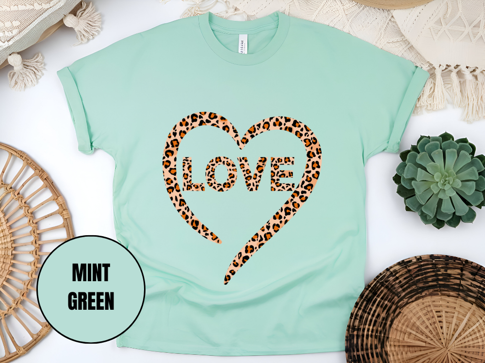 "Love Leopard Design" T-Shirt, (Gildan 5000) VD073