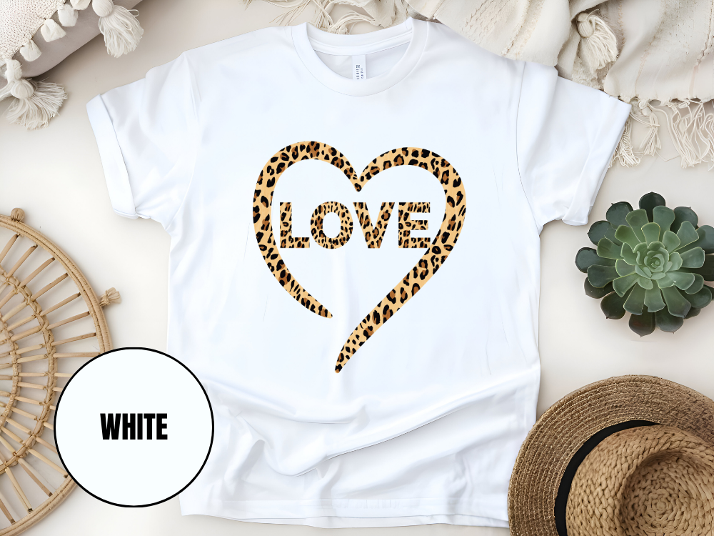 "Love Leopard Design" T-Shirt, (Gildan 5000) VD074