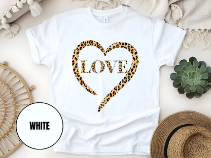"Love Leopard Design" T-Shirt, (Gildan 5000) VD076