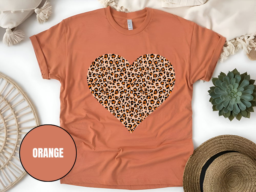 "Heart Leopard Design" T-Shirt, (Gildan 5000) VD082