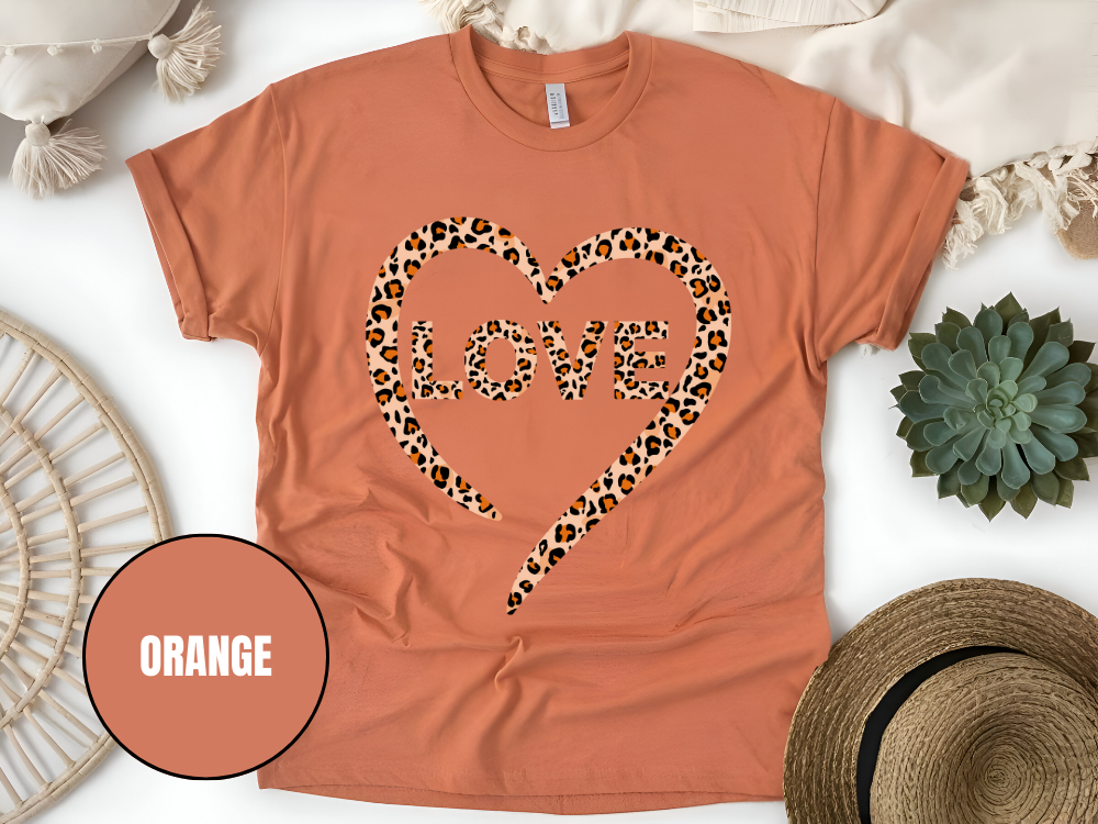 "Love Leopard Design" T-Shirt, (Gildan 5000) VD073