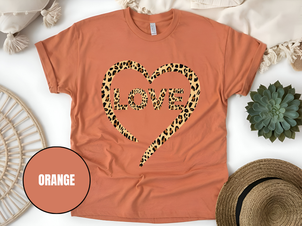 "Love Leopard Design" T-Shirt, (Gildan 5000) VD074