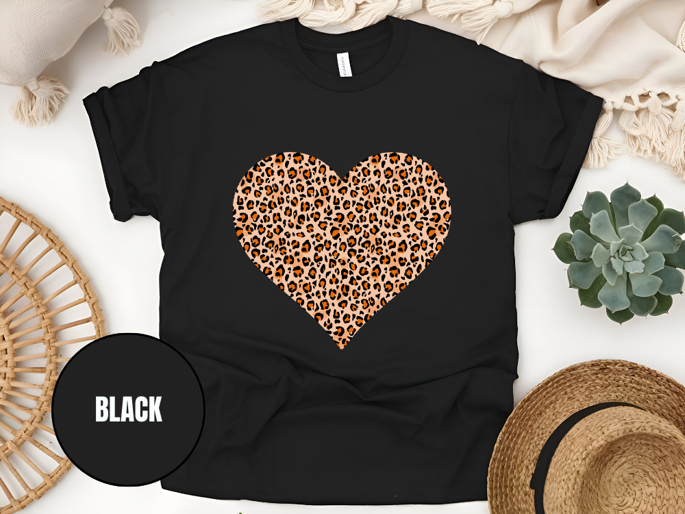 "Heart Leopard Design" T-Shirt, (Gildan 5000) VD082